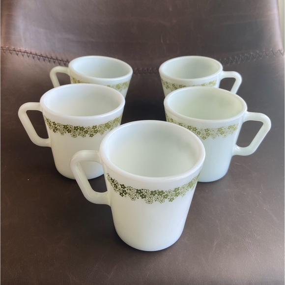Set of 5 green floral vintage Pyrex spring blossom crazy daisy milk glass mugs. - Picture 2 of 4